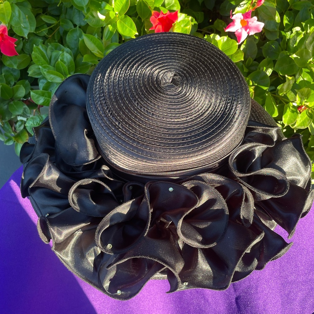 New KAKYCO Black and Ribboned Hat